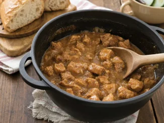 Gulasz wieprzowy po staropolsku w garnku