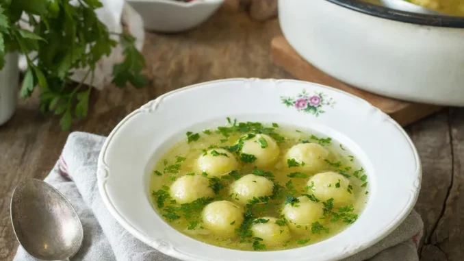Pulpety z ziemniaków w rosole