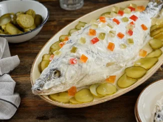 Ryby w majonezie, sandacz przybrany galaretką